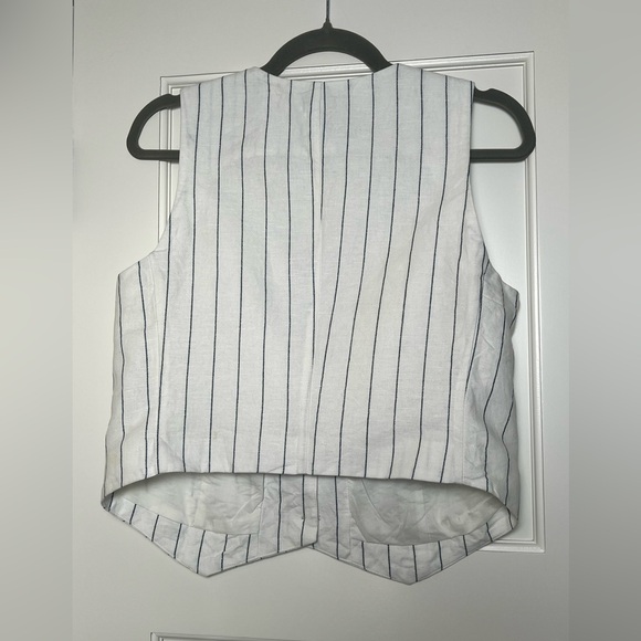 Like New Gap White and Blue Striped Linen Vest (Small) - Picture 5 of 5